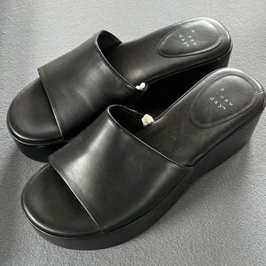 Chunky Black Sandal